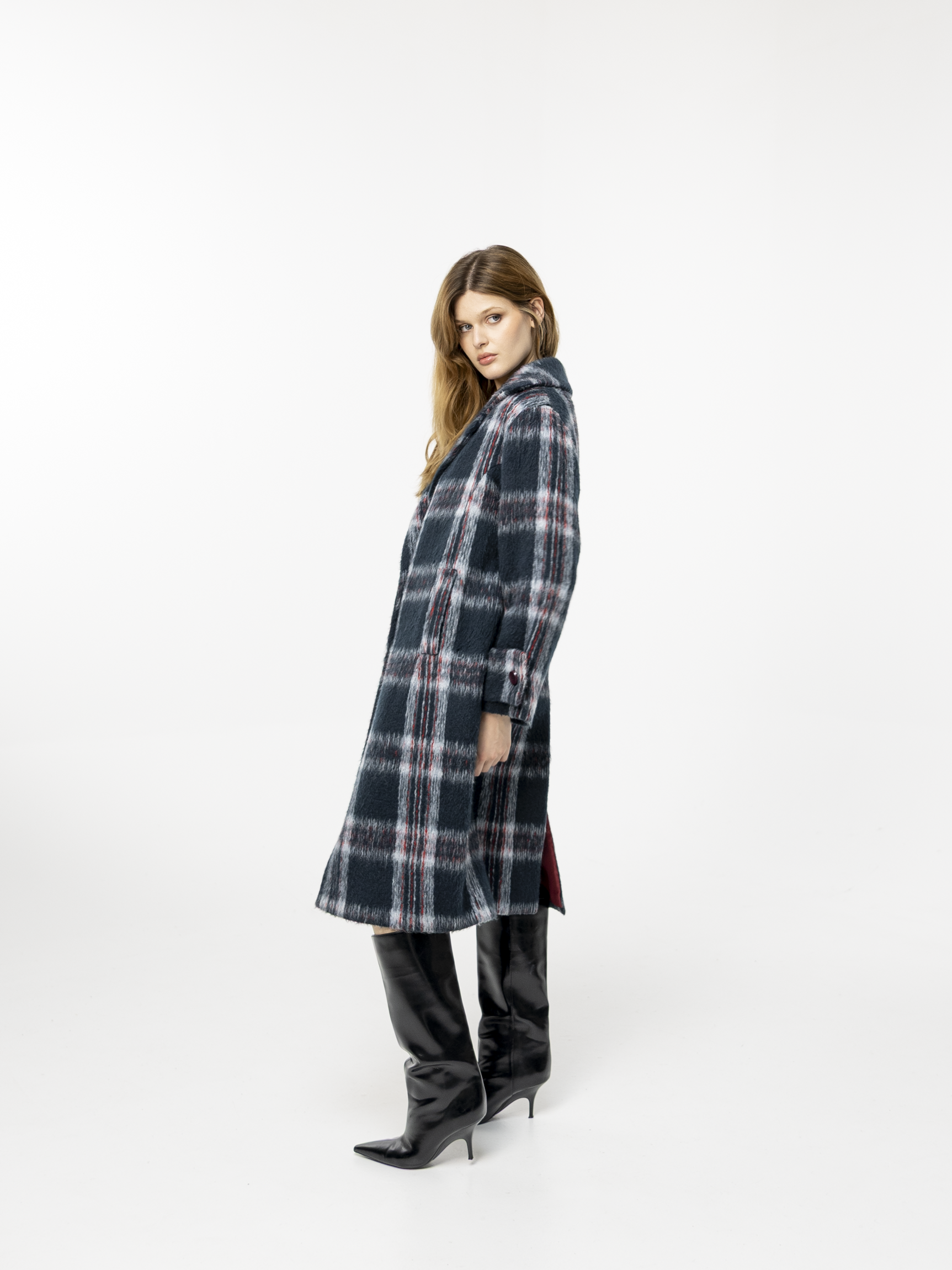 Manteau droit en laine et alpaga noir, blanc et rouge